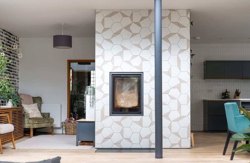 Cambridge House | Cambridge Skylit Serenity: Family-Friendly Retreat