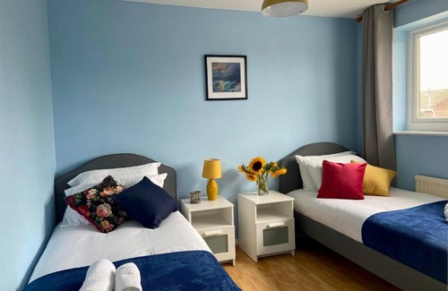 Cambridge House | Cambridge Stays 3BR House-Garden-Free Parking-15 min to centre-5 min to motorway