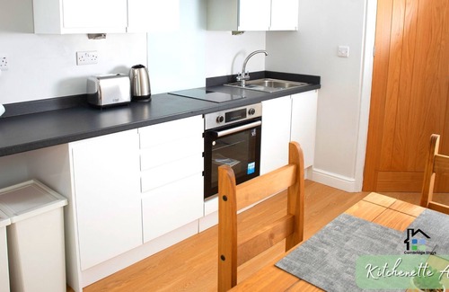 Girton House | Cambridge Stays - Spacious 4 Bedroom Home w/ annex