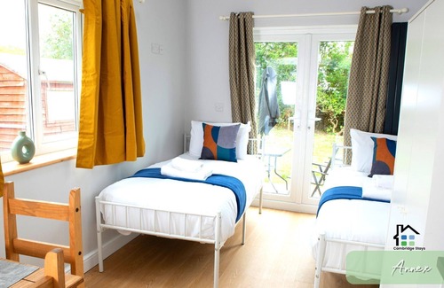 Girton House | Cambridge Stays - Spacious 4 Bedroom Home w/ annex