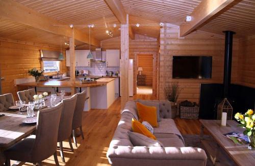 Sandy House | Cambridgeshire Lakes - luxury lodges in a stunning lake location