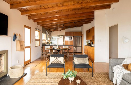 Cardiff-by-the-Sea House | Camden by AvantStay | 5mins to the Beach! Elevated Home w/Pacific Ocean Views