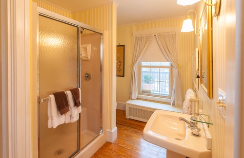 Camden Bed & Breakfast | Camden Windward House