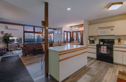 Tannersville Condo | Camelback Condo - Premier Tranquility & Comfort