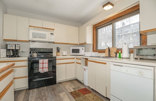 Tannersville Condo | Camelback Condo - Premier Tranquility & Comfort