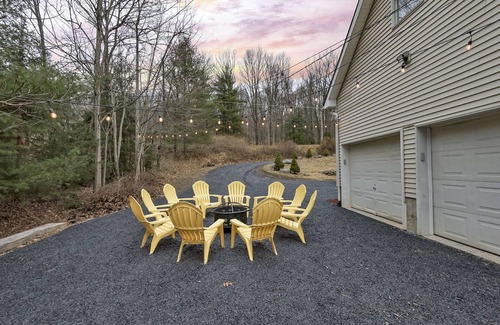 Cresco House | Camelback SKI,GOLF,Firepit,Hottub,Casino,Kalahari!