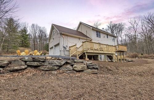 Cresco House | Camelback SKI,GOLF,Firepit,Hottub,Casino,Kalahari!