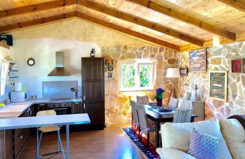 Albuerne House | CAMELIA Casina Rural