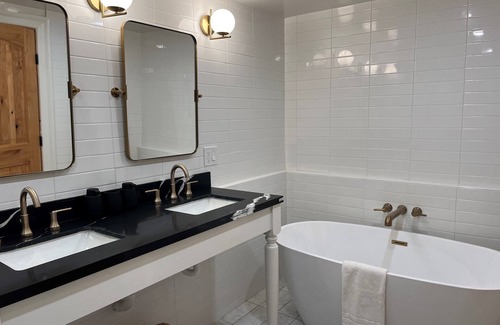 Healdsburg Bed & Breakfast | Camellia Inn