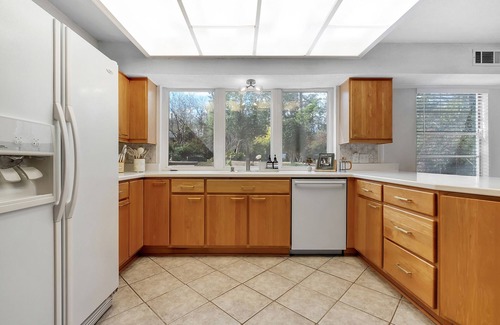 Tallahassee House | Camellia's Garden 6 Bedrooms 9 Beds Patio Garden Fountain Park