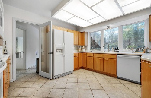 Tallahassee House | Camellia's Garden 6 Bedrooms 9 Beds Patio Garden Fountain Park