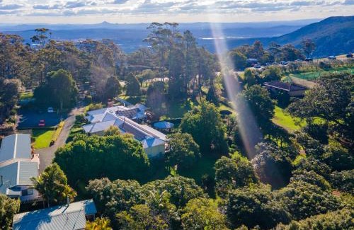 North Tamborine Cabin | Camelot Boutique Accommodation