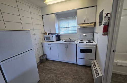 Prince George Hotel | Camelot Court Motel