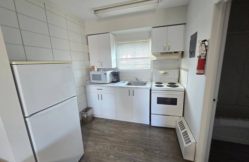 Prince George Hotel | Camelot Court Motel
