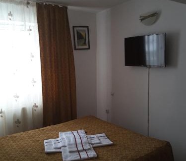 Dumbrava Rosie House | Camere de inchiriat EDELWEISS