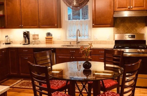 Winchester House | Cameron Charmer pristine downtown apt with double master suites