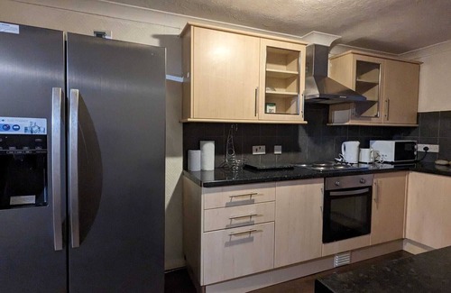 Chatham Apartment | Cameron close 3 bedroom apartment free parking free WiFi