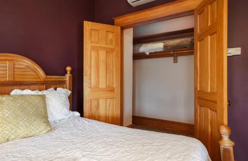 Historic Downtown Manteo House | Cameron House Next Door