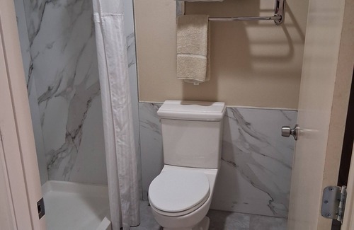 Victoria Hotel | Cameron Inn & suites