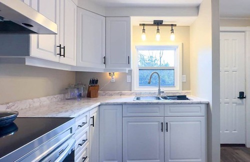 Bayfield Cottage | Cameron's Peaceful Pines, King Bed!