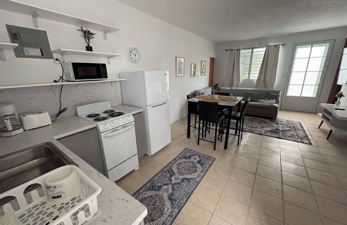 Salinas House | Camila's Getaway - Charming 2-bedroom house with WiFi, AC in Salinas