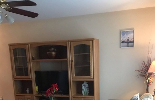 Huntcliff House | Camille Cozy Cabin, 20 minutes from Fort Jackson, located Northeast Columbia,