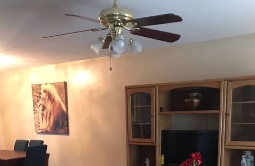 Huntcliff House | Camille Cozy Cabin, 20 minutes from Fort Jackson, located Northeast Columbia,