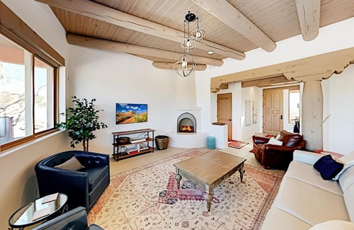 Canoncito House | Camino Oasis