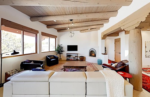 Canoncito House | Camino Oasis