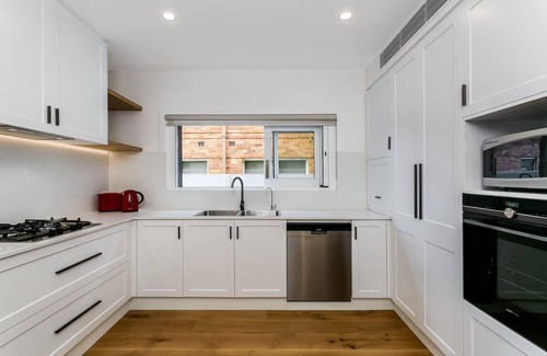 Cammeray Apartment | Cammeray- ROWL1 - Rowlison Parade - Modern 3BR Home with Courtyard Parking Next to Tunks Park in Cammeray