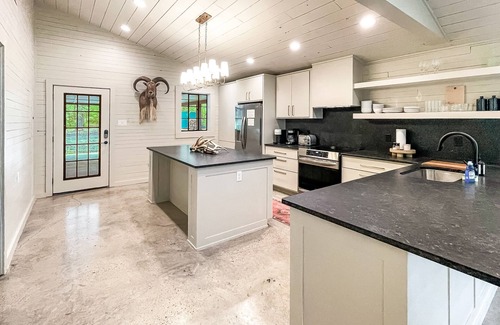 Wilburn Cabin | Camp Chinkapin ~ total privacy w/dock on Little Red River