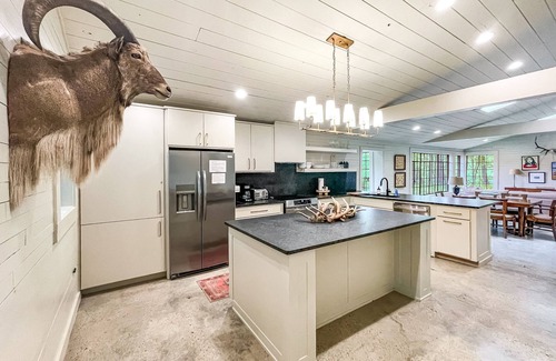 Wilburn Cabin | Camp Chinkapin ~ total privacy w/dock on Little Red River