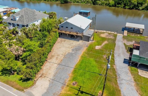 Chauvin House | Camp COCO 4-bed, 4 bath in Fisherman's Paradise!