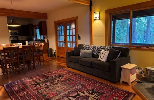 Dorrington Cabin | Camp Coffey - Perfect for Families & Dog-friendly!