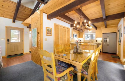 Dorrington Cabin | Camp Connell Cabin: Pet & Family-Friendly & Fully Stocked