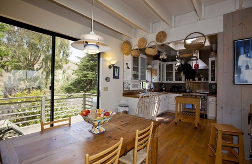 Dillon Beach House | CAMP DAVID ~ A LIGHT FILLED CONTEMPORARY HOME. MINUTES FROM BEACH. SLEEPS 4.