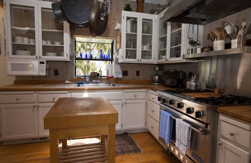 Dillon Beach House | CAMP DAVID ~ A LIGHT FILLED CONTEMPORARY HOME. MINUTES FROM BEACH. SLEEPS 4.