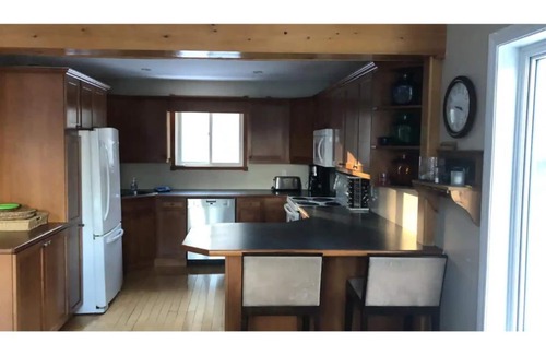 Kearney Cottage | Camp David Beautiful five bedroom cottage-Private Beach