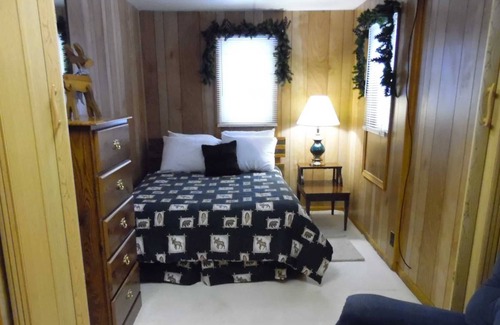 Iosco County House | Camp David perfect to get away from it all! Near Cooke Dam pond