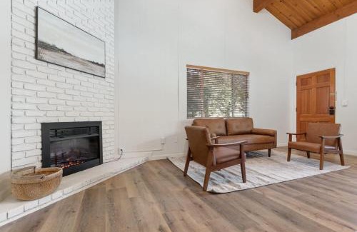 Springville House | Camp Nelson Lodge Room 10