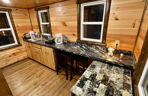 Burton Cabin | Camp Newbury: 100% off grid. 2 log cabins, pavilion, trails and shooting range.