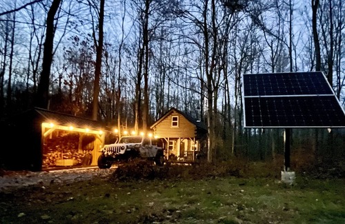 Burton Cabin | Camp Newbury: 100% off grid. 2 log cabins, pavilion, trails and shooting range.