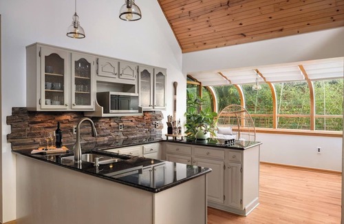Bakerton House | Camp Patowmack - Riverfront, Hot Tub, and Sauna!