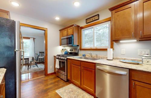 Bolton Landing House | Camp Ridgewood Cottage