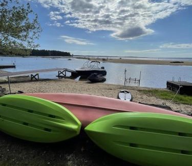 Thompson's Point House | CAMP SANDBAR LIMIT 12 home