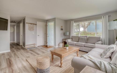 Pacific City House | Camp Street Cottage - Meredith Lodging