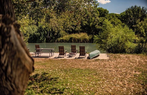 Camp Verde House | Camp Verde River Retreat on River,2 blocks to Downtown AC,WIFI, Kayaks, Fishing