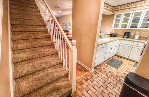 New Braunfels Condo | Camp Warnecke- 2-story unit right on the Comal!