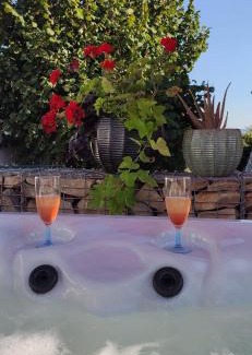 Panossas House | Campagne et Jacuzzi . c'est cosy le Bumble Bee !