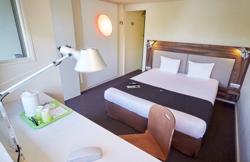 Vert-Saint-Denis Hotel | Campanile Melun Sénart - Vert Saint Denis